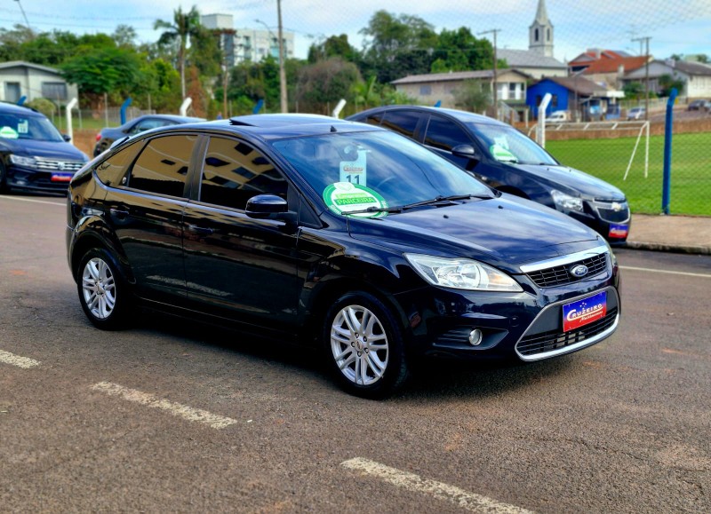 FORD FOCUS FOCUS 2.0 GHIA 16V GASOLINA 4P AUTOMÁTICO 2010/2011 CRUZEIRO MULTIMARCAS CRUZEIRO DO SUL / Carros no Vale