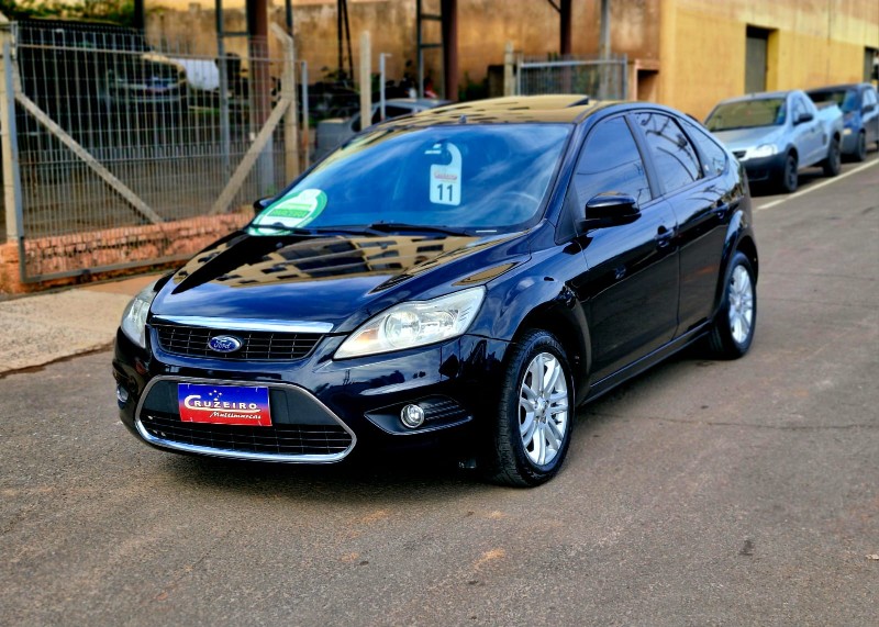 FORD FOCUS FOCUS 2.0 GHIA 16V GASOLINA 4P AUTOMÁTICO 2010/2011 CRUZEIRO MULTIMARCAS CRUZEIRO DO SUL / Carros no Vale