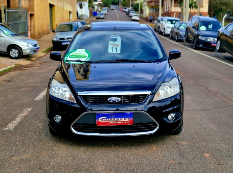 FORD FOCUS FOCUS 2.0 GHIA 16V GASOLINA 4P AUTOMÁTICO 2010/2011 CRUZEIRO MULTIMARCAS CRUZEIRO DO SUL / Carros no Vale