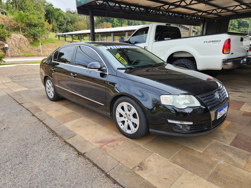 VOLKSWAGEN PASSAT 2.0 FSI 16V TURBO 2010/2010 TS VEÍCULOS ANTA GORDA / Carros no Vale