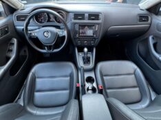 VOLKSWAGEN JETTA TSI HIGHLINE /2018 IDEAL VEÍCULOS LAJEADO / Carros no Vale