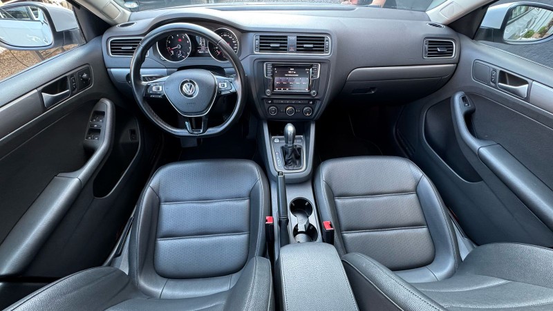 VOLKSWAGEN JETTA TSI HIGHLINE /2018 IDEAL VEÍCULOS LAJEADO / Carros no Vale