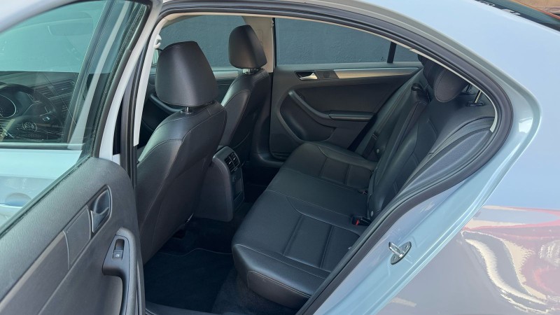VOLKSWAGEN JETTA TSI HIGHLINE /2018 IDEAL VEÍCULOS LAJEADO / Carros no Vale