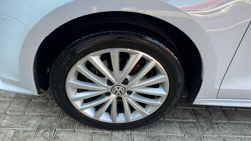 VOLKSWAGEN JETTA TSI HIGHLINE /2018 IDEAL VEÍCULOS LAJEADO / Carros no Vale