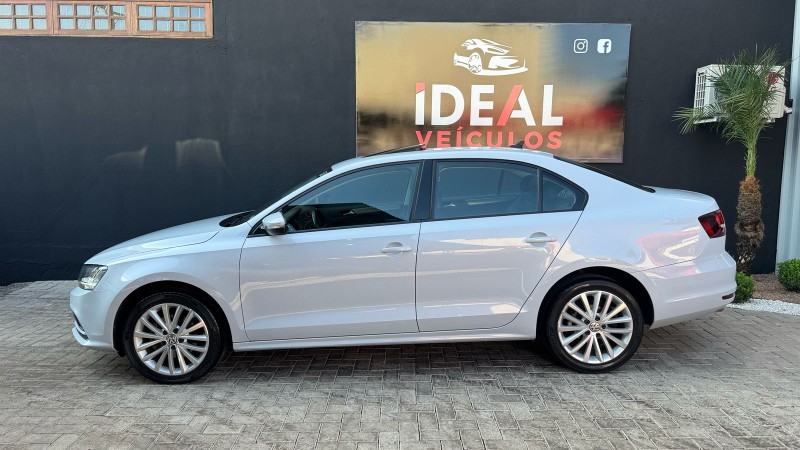 VOLKSWAGEN JETTA TSI HIGHLINE /2018 IDEAL VEÍCULOS LAJEADO / Carros no Vale