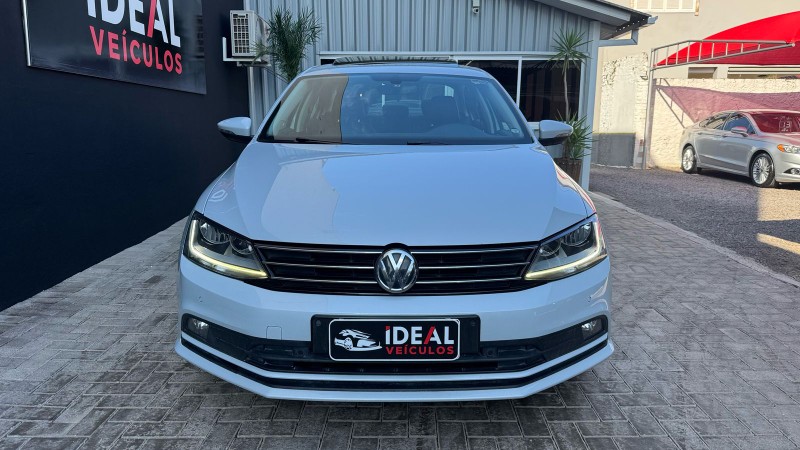 VOLKSWAGEN JETTA TSI HIGHLINE /2018 IDEAL VEÍCULOS LAJEADO / Carros no Vale