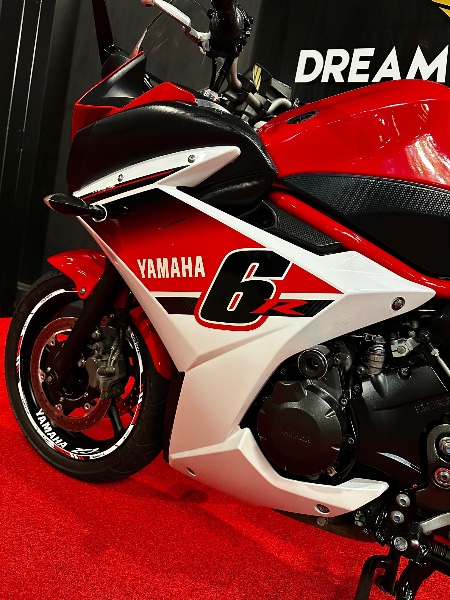 YAMAHA XJ6 F /2015 EXCLUSIVO VEÍCULOS SANTA CRUZ DO SUL / Carros no Vale