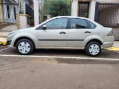 FORD FIESTA SEDAN FIESTA 1.6 MPI SEDAN 8V FLEX 4P MANUAL 2010/2011 ADRIANO VEÍCULOS CRUZEIRO DO SUL / Carros no Vale