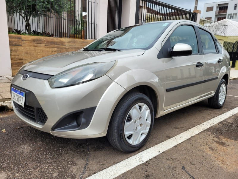 FORD FIESTA SEDAN FIESTA 1.6 MPI SEDAN 8V FLEX 4P MANUAL 2010/2011 ADRIANO VEÍCULOS CRUZEIRO DO SUL / Carros no Vale