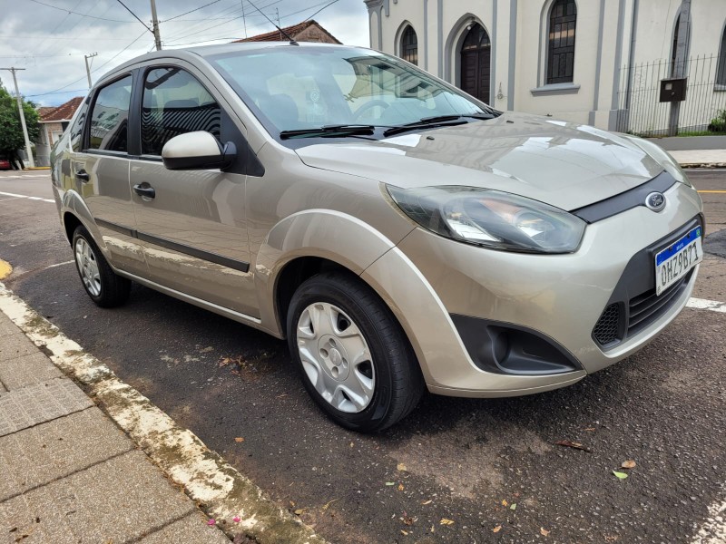 FORD FIESTA SEDAN FIESTA 1.6 MPI SEDAN 8V FLEX 4P MANUAL 2010/2011 ADRIANO VEÍCULOS CRUZEIRO DO SUL / Carros no Vale