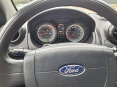 FORD FIESTA SEDAN FIESTA 1.6 MPI SEDAN 8V FLEX 4P MANUAL 2010/2011 ADRIANO VEÍCULOS CRUZEIRO DO SUL / Carros no Vale