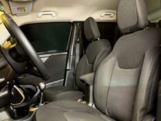 JEEP RENEGADE 1.8 16V FLEX 4P MANUAL 2016/2017 DUARTE VEÍCULOS PORTO ALEGRE / Carros no Vale