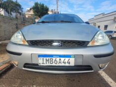 FORD FOCUS 2.0 GHIA 16V GASOLINA 4P AUTOMÁTICO 2004/2004 ADRIANO VEÍCULOS CRUZEIRO DO SUL / Carros no Vale