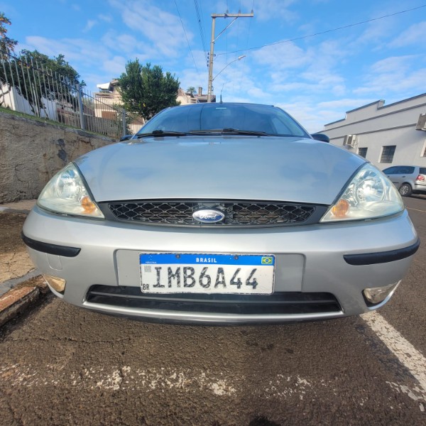 FORD FOCUS 2.0 GHIA 16V GASOLINA 4P AUTOMÁTICO 2004/2004 ADRIANO VEÍCULOS CRUZEIRO DO SUL / Carros no Vale