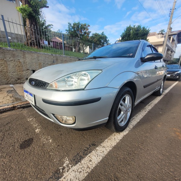 FORD FOCUS 2.0 GHIA 16V GASOLINA 4P AUTOMÁTICO 2004/2004 ADRIANO VEÍCULOS CRUZEIRO DO SUL / Carros no Vale