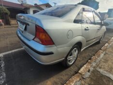 FORD FOCUS 2.0 GHIA 16V GASOLINA 4P AUTOMÁTICO 2004/2004 ADRIANO VEÍCULOS CRUZEIRO DO SUL / Carros no Vale