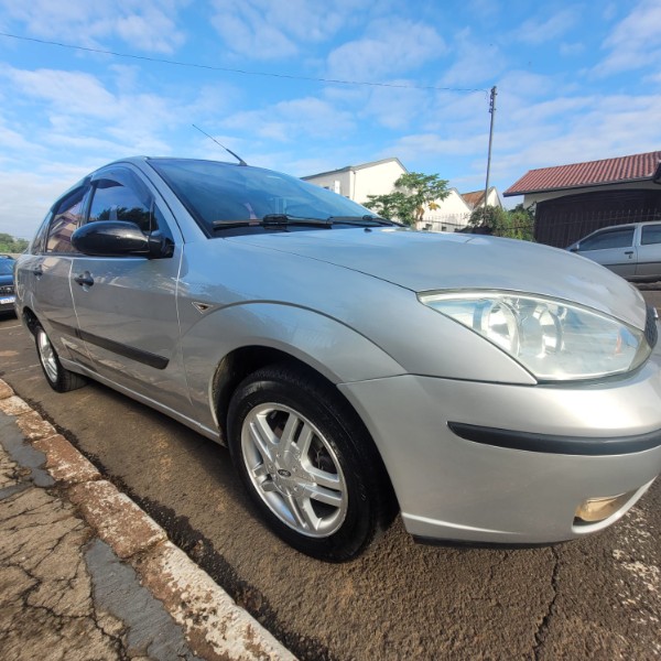 FORD FOCUS 2.0 GHIA 16V GASOLINA 4P AUTOMÁTICO 2004/2004 ADRIANO VEÍCULOS CRUZEIRO DO SUL / Carros no Vale