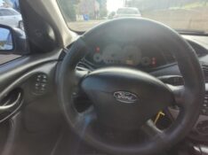 FORD FOCUS 2.0 GHIA 16V GASOLINA 4P AUTOMÁTICO 2004/2004 ADRIANO VEÍCULOS CRUZEIRO DO SUL / Carros no Vale