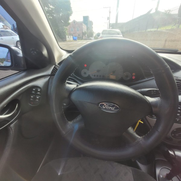 FORD FOCUS 2.0 GHIA 16V GASOLINA 4P AUTOMÁTICO 2004/2004 ADRIANO VEÍCULOS CRUZEIRO DO SUL / Carros no Vale