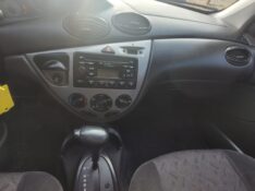 FORD FOCUS 2.0 GHIA 16V GASOLINA 4P AUTOMÁTICO 2004/2004 ADRIANO VEÍCULOS CRUZEIRO DO SUL / Carros no Vale