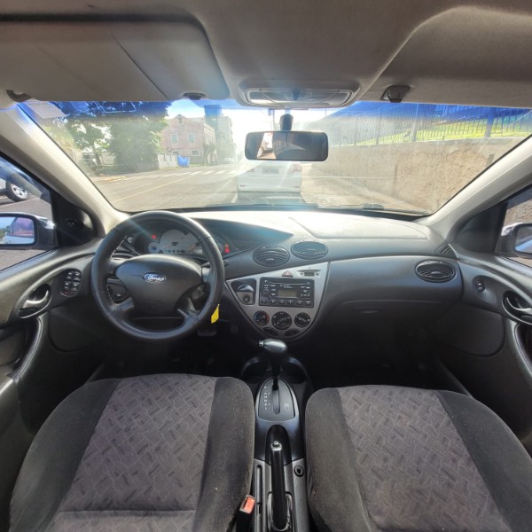 FORD FOCUS 2.0 GHIA 16V GASOLINA 4P AUTOMÁTICO 2004/2004 ADRIANO VEÍCULOS CRUZEIRO DO SUL / Carros no Vale