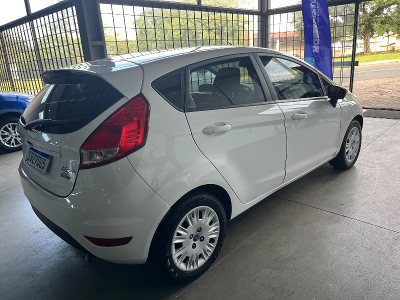 FORD NEW FIESTA HATCH / HA 1.5L SE 2014/2015 RICARDINHO AUTOMÓVEIS MONTENEGRO / Carros no Vale