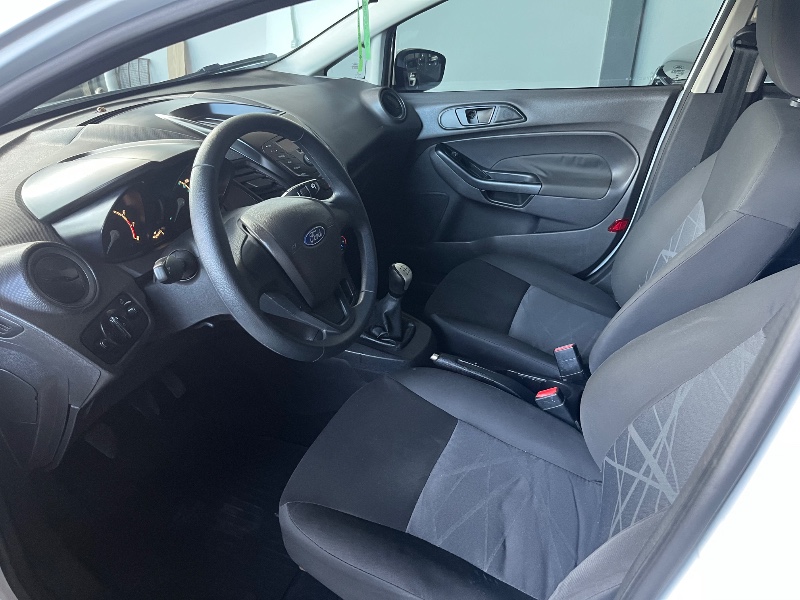 FORD NEW FIESTA HATCH / HA 1.5L SE 2014/2015 RICARDINHO AUTOMÓVEIS MONTENEGRO / Carros no Vale