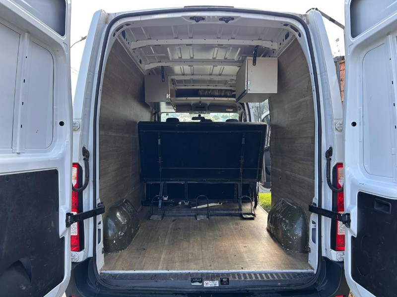 RENAULT MASTER 2.3 DCI FURGÃO 16V DIESEL 2022/2022 LS MULTIMARCAS VENÂNCIO AIRES / Carros no Vale