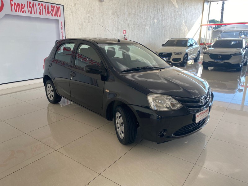 TOYOTA ETIOS 1.3 XS 16V FLEX 4P MANUAL 2013/2013 TONHO AUTOMÓVEIS LAJEADO / Carros no Vale
