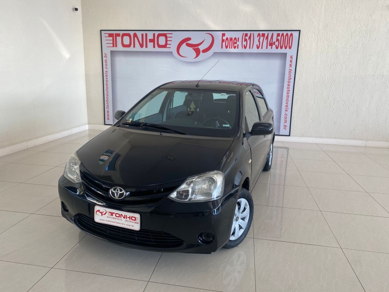 TOYOTA ETIOS 1.3 XS 16V FLEX 4P MANUAL 2013/2013 TONHO AUTOMÓVEIS LAJEADO / Carros no Vale
