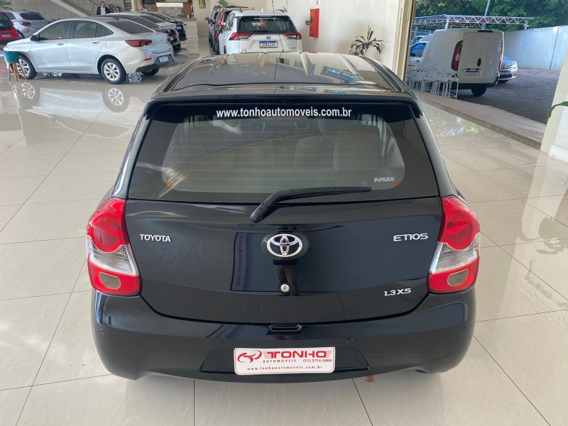 TOYOTA ETIOS 1.3 XS 16V FLEX 4P MANUAL 2013/2013 TONHO AUTOMÓVEIS LAJEADO / Carros no Vale