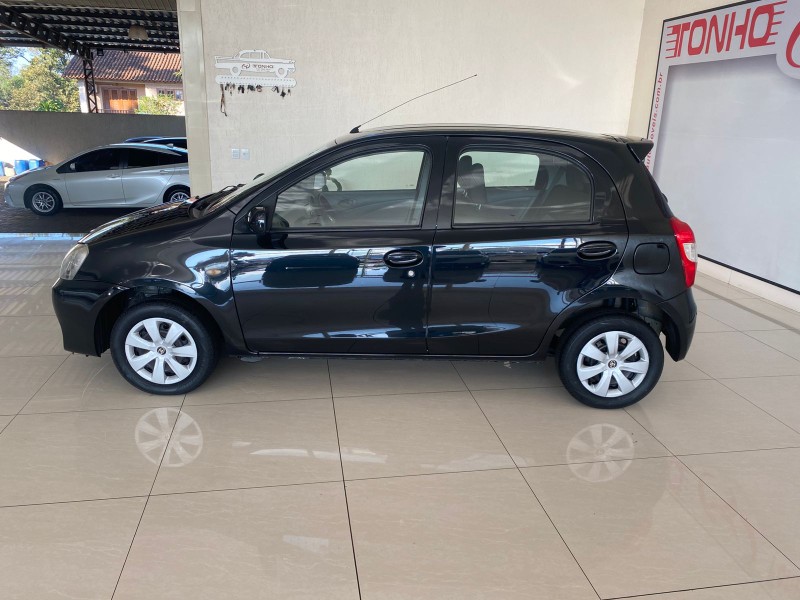 TOYOTA ETIOS 1.3 XS 16V FLEX 4P MANUAL 2013/2013 TONHO AUTOMÓVEIS LAJEADO / Carros no Vale