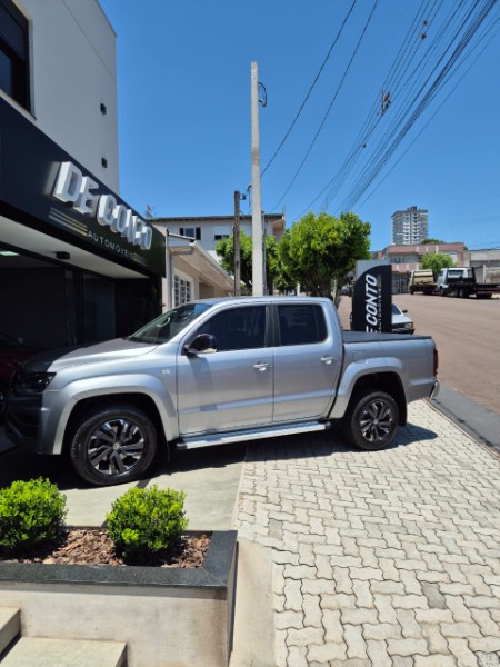 VOLKSWAGEN AMAROK /VW V6 HIGH AD4 /2023 DE CONTO AUTOMÓVEIS SARANDI / Carros no Vale