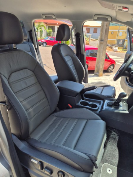 VOLKSWAGEN AMAROK /VW V6 HIGH AD4 /2023 DE CONTO AUTOMÓVEIS SARANDI / Carros no Vale