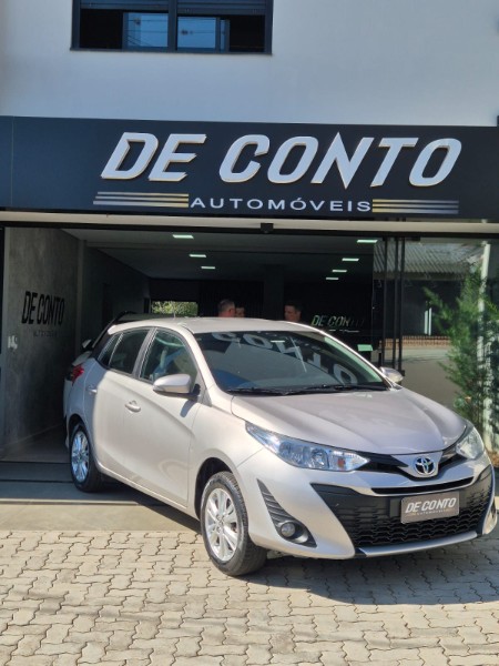 TOYOTA YARIS /2019 DE CONTO AUTOMÓVEIS SARANDI / Carros no Vale