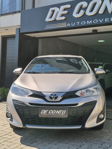 TOYOTA YARIS /2019 DE CONTO AUTOMÓVEIS SARANDI / Carros no Vale
