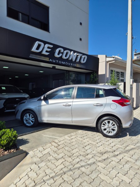 TOYOTA YARIS /2019 DE CONTO AUTOMÓVEIS SARANDI / Carros no Vale