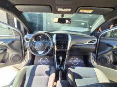 TOYOTA YARIS /2019 DE CONTO AUTOMÓVEIS SARANDI / Carros no Vale