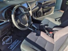 TOYOTA YARIS /2019 DE CONTO AUTOMÓVEIS SARANDI / Carros no Vale