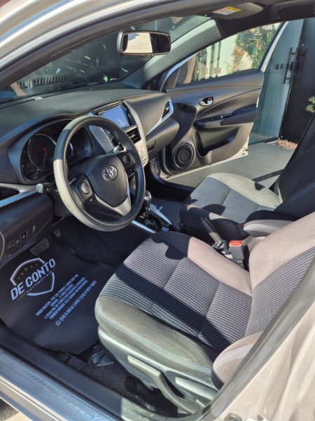 TOYOTA YARIS /2019 DE CONTO AUTOMÓVEIS SARANDI / Carros no Vale