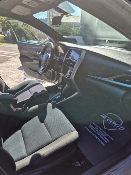 TOYOTA YARIS /2019 DE CONTO AUTOMÓVEIS SARANDI / Carros no Vale
