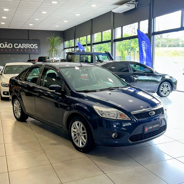 FORD FOCUS SEDAN 1.6 GLX 2013/2013 JOÃO CARROS MULTIMARCAS GUAPORÉ / Carros no Vale