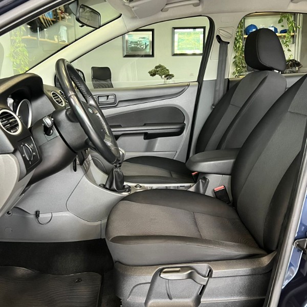 FORD FOCUS SEDAN 1.6 GLX 2013/2013 JOÃO CARROS MULTIMARCAS GUAPORÉ / Carros no Vale