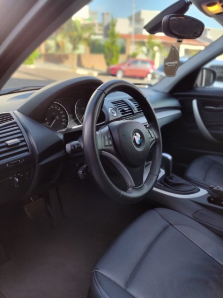 BMW 120i 2.0 /2012 DE CONTO AUTOMÓVEIS SARANDI / Carros no Vale