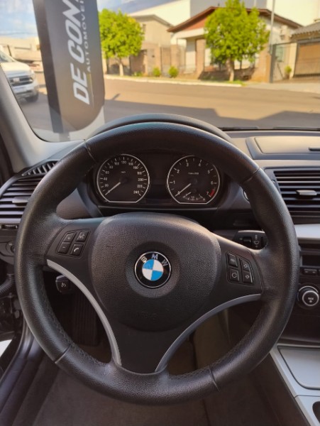 BMW 120i 2.0 /2012 DE CONTO AUTOMÓVEIS SARANDI / Carros no Vale