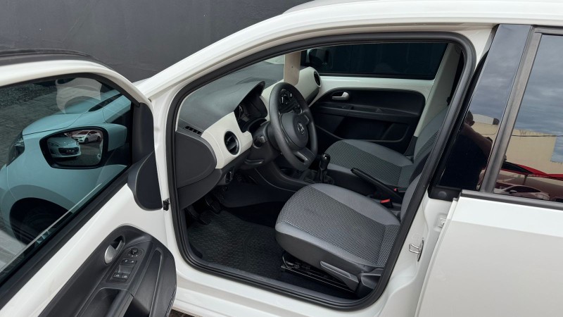 VOLKSWAGEN UP! MOVE 1.0 TSI /2016 IDEAL VEÍCULOS LAJEADO / Carros no Vale