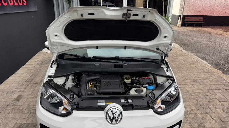 VOLKSWAGEN UP! MOVE 1.0 TSI /2016 IDEAL VEÍCULOS LAJEADO / Carros no Vale