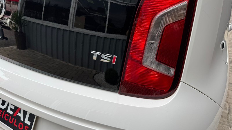 VOLKSWAGEN UP! MOVE 1.0 TSI /2016 IDEAL VEÍCULOS LAJEADO / Carros no Vale
