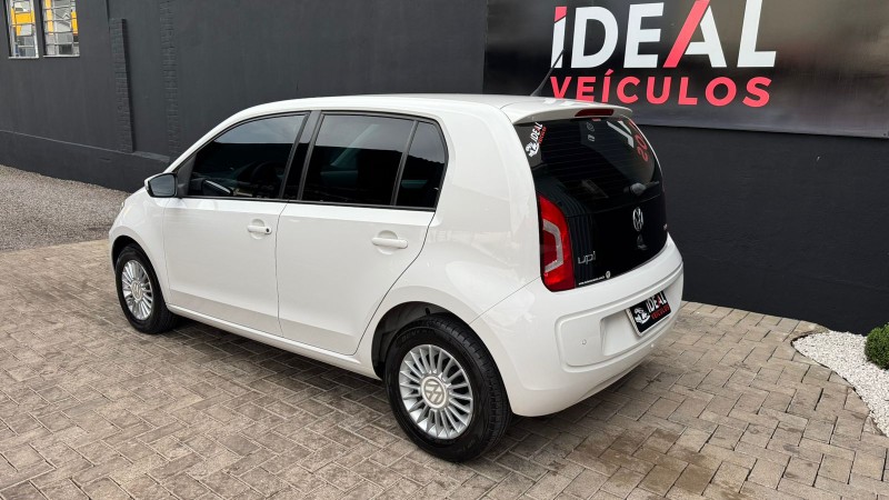 VOLKSWAGEN UP! MOVE 1.0 TSI /2016 IDEAL VEÍCULOS LAJEADO / Carros no Vale