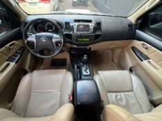 TOYOTA SW4 SRV 4X4 7 LUGARES 3.0 TURBO INTERCOOLER 16V /2015 IDEAL VEÍCULOS LAJEADO / Carros no Vale